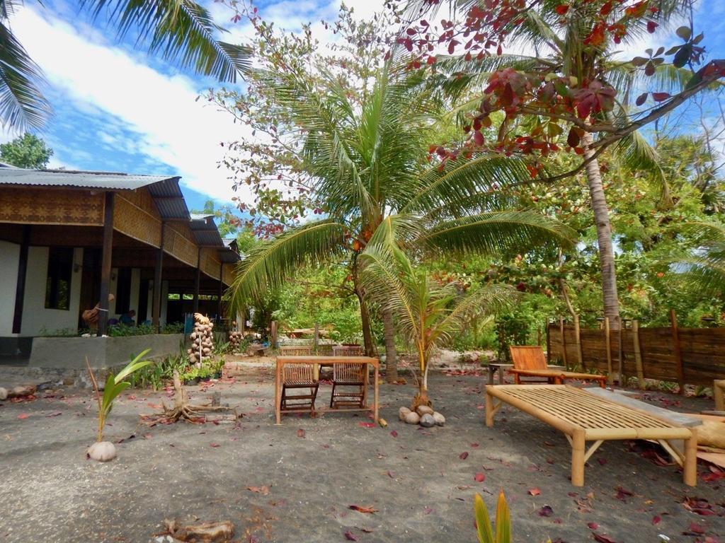 Pantai Paris Homestay Маумере Екстер'єр фото