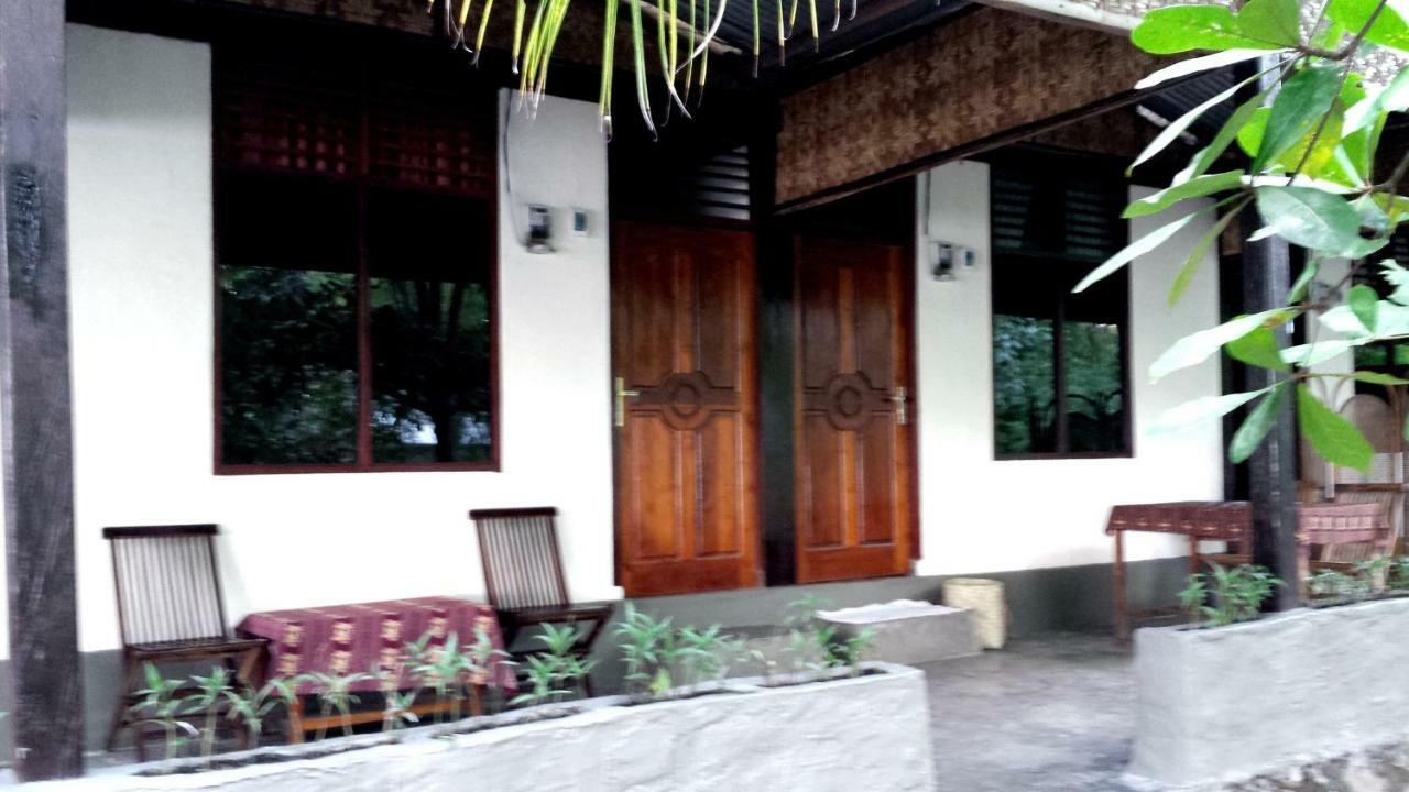 Pantai Paris Homestay Маумере Екстер'єр фото