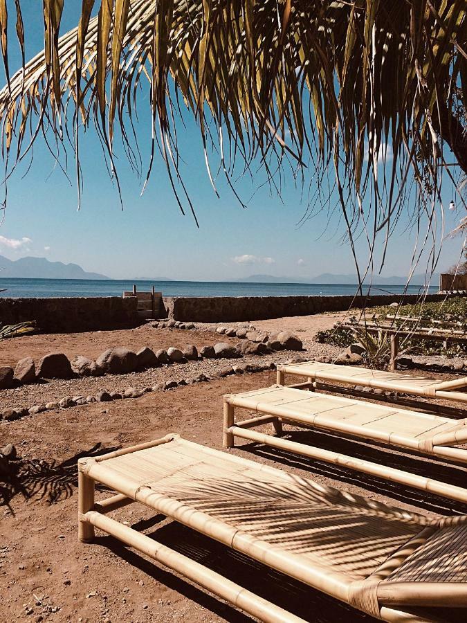 Pantai Paris Homestay Маумере Екстер'єр фото
