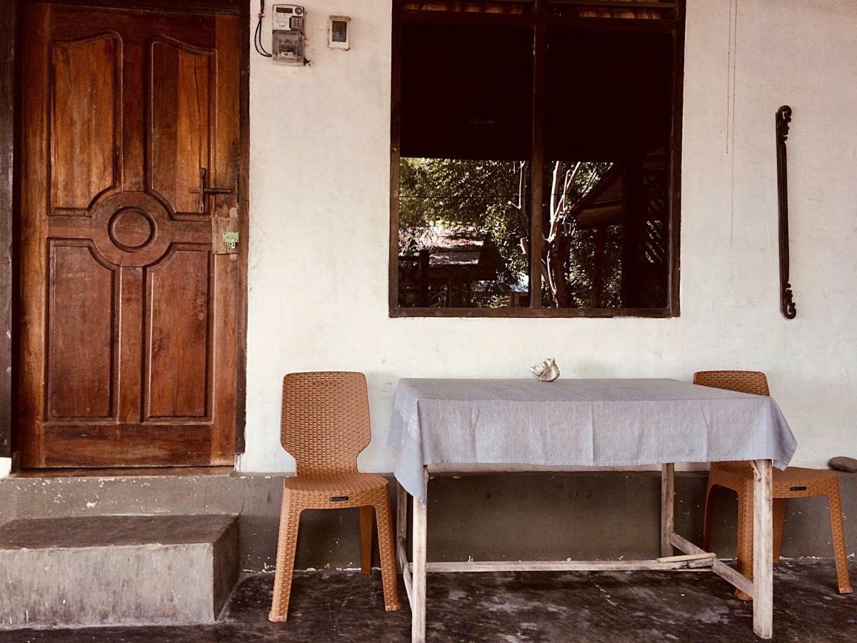 Pantai Paris Homestay Маумере Екстер'єр фото