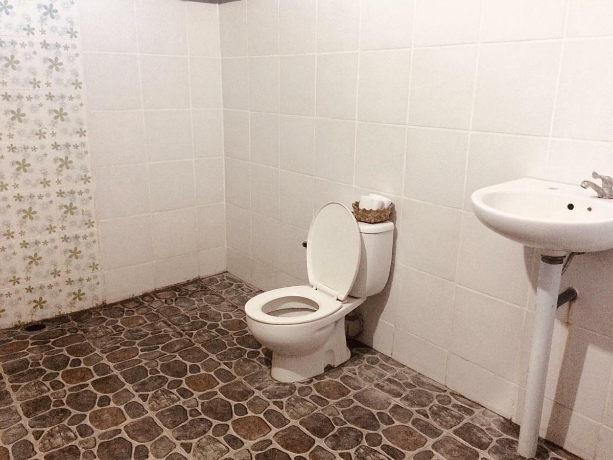 Pantai Paris Homestay Маумере Екстер'єр фото