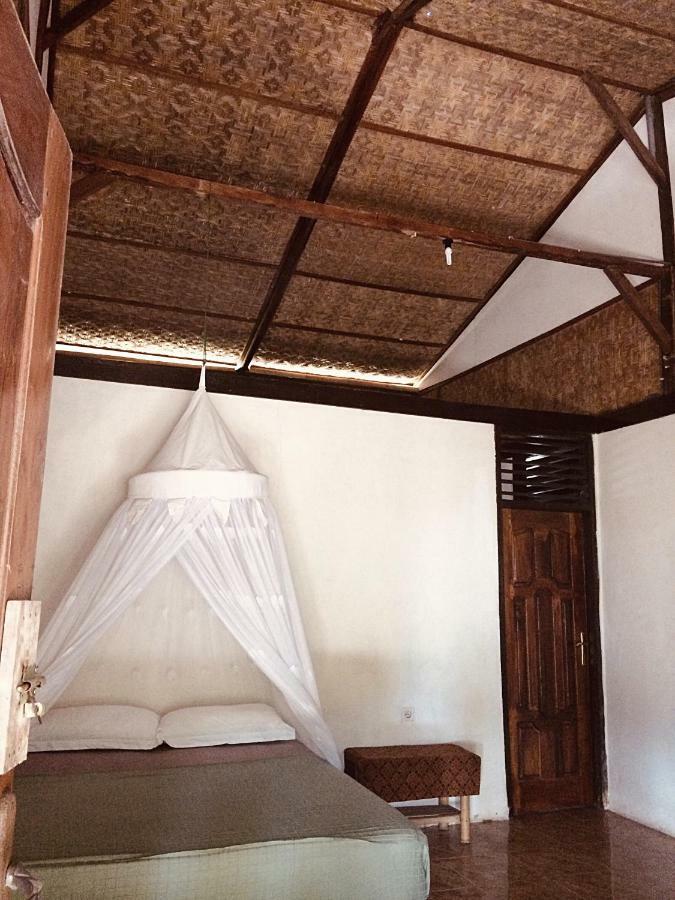Pantai Paris Homestay Маумере Екстер'єр фото